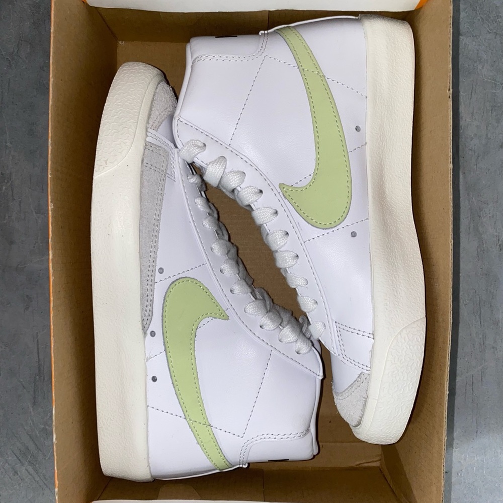 Women’s Nike Blazer Mid ‘77 Barely Volt